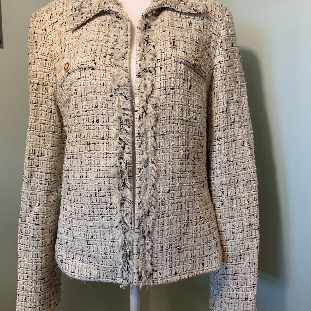 Casual Corner Women’s classic tweed blazer